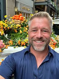 Shawn Dodd's Instagram, Twitter & Facebook