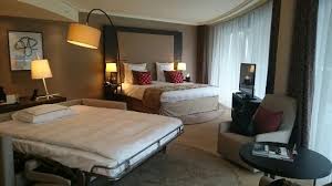 Sollte ich auch im wohnzimmer auf led setzen? Schlaf Wohnzimmer Mit Zustellbett Aufnahme Von Intercontinental Davos Hotel Tripadvisor
