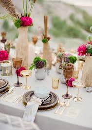 Goldene Tischdeko Fur Eine Elegante Hochzeit Hochzeit Gedecke Wuste Hochzeit Elegante Hochzeit