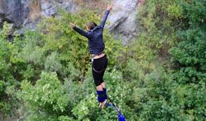 Many commercial operators now use full body harnesses to avoid the possibility of a jumper becoming detached from the ankle attachment. Know The 10 Best Places To Go For Bungee Jumping In New Zealand