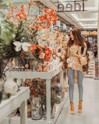 288 5k Followers 710 Following 186 Posts See Instagram Photos And Videos From Sarah Tran Sarahan Long Hair Girl Long Hair Pictures Girl Photography Poses