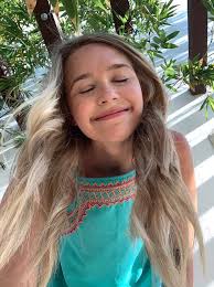 Carissa Painter's Instagram, Twitter & Facebook