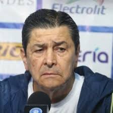 Entre notas del himno al maestro sepultan a profesor Enrique Peña