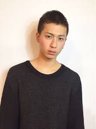 カッコイイ坊主ヘア10選 坊主の長さも詳しく解説 20mmなら社会人でも問題なし 育毛手帳 ボウズ メンズ ヘアスタイル 髪型 メンズ
