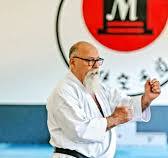 Hoje dia 22 de fevereiro, é aniversário de uma lenda viva do Karatê Dô, um grande atleta que fez sua história, de fama internacional, no mundo das artes marciais. Nosso Mestre e pai, Sensei Oswaldo ...