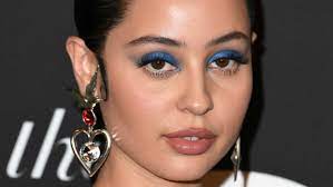Tame the chaos on your vanity with these genius storage vessels that are cheap as can be. 7 Celebrity Inspired Hair And Makeup Ideas To Try For New Year S Eve Fashionista