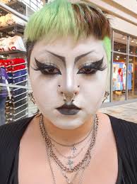 Should I size up my septum piercing from 6g to 4g or 2g?