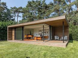 Modernes Gartenburo Mit Uberdachter Terrasse In Bonheiden Kundenspezifische Holzerne Nebengebaude Bonheiden Gartenburo Gartenhaus Modern Holzhutte Garten