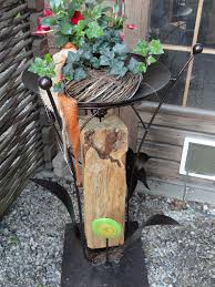 Alter Holzbalken Mit Schale Und Ranken Ca 110 Cm Hoch Gartendeko Von Franz Und Karin 84155 Aich Niederaicher Str Garten Deko Alte Holzbalken Blumenschale