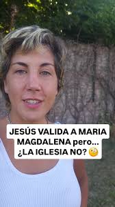 En estos días cercanos a la Pascua, quiero hablarte de una mujer que  desafió todo lo que se esperaba de ella: María Magdalena. ✨🌸 La historia  intentó silenciarla, reducirla, distorsionarla… pero su