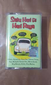 On this day the muslims go for prayers in mosques at early morning and followed by visiting. Satu Hari Di Hari Raya K1 Music Media Cd S Dvd S Other Media On Carousell