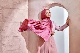 Siti sarah raisuddin (sarah, 23) joni tham chi won (joni, 22). Showbiz Siti Sarah To Write Apology Letter To Orang Asli Community