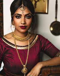 236 Likes 3 Comments Soozana Pvan Soozanapvan On Instagram A Favourite Shot Of The Indian Bride Makeup Vithya Hair And Makeup Indian Wedding Makeup