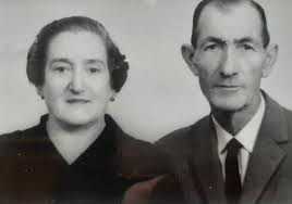 El histórico bar de Granada regentado por un matrimonio: «Abrimos de 8 a 00  horas y lo hacemos todo»