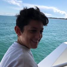 Ad appena 17 anni è considerato uno dei giovani sui quali puntare per il futuro del nuoto italiano. Thomas Ceccon Ceccon Thomas Twitter