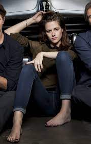 Dean, özgür ruhlu ve baştan çıkarıcı marylou ile evlidir. Kristen Stewart On The Road Portrait 01 Gotceleb