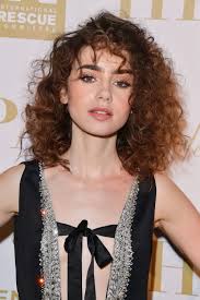 Haven't seen her hair makeover yet? Lily Collins S Best Red Carpet Hair And Makeup Looks Teen Vogue
