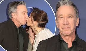 Tim Allen locks lips with his wife Jane Hajduk as the pair walk down The  Santa Clauses red carpet