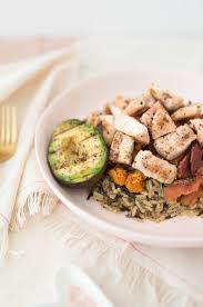 Fresh blackened spicy cod fillets, corn, black beans, red peppers and avocados make this dish a hearty, filling and most delicious lunch or dinner without the guilt. Copycat Sweetgreen Healthy Warm Bowl Anna Elizabeth