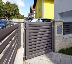 Lamellen Zaune Zaune Mit Querprofil Zaune Und Tore Aluzaune Kollarits Zaun Zaune Und Tore Terrassengestaltung