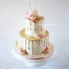 If it contains only egg whites, it's a white cake, and if it contains whole eggs, it's a yellow cake. 19 Trendy Gold Cakes Rose Bakes