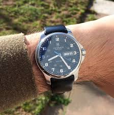 Watch Winner Review Swiss Army Officer S Day Date Mechanical Ablogtowatch Swiss Army Victorinox Swiss Army Swiss