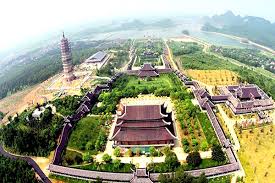 Chùa tam chúc nằm tại xã ba sao , huyện kim bảng , tình hà nam cách thành phố hà nội chỉ khoảng 70km. Tour Du Lá»‹ch Ha Ná»™i Chua Tam Chuc Trang An Ninh Binh 1 Ngay