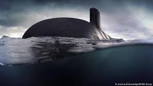 Panglima tni marsekal hadi tjahjanto sebelumnya mengatakan. Tumpahan Minyak Dan Serpihan Kri Nanggala 402 Ditemukan Kri Nanggala Dinyatakan Tenggelam Indonesia Laporan Topik Topik Yang Menjadi Berita Utama Dw 24 04 2021