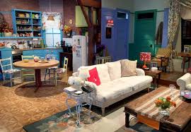 10 Tv Show Sets To Inspire Your Interior Design Project Friends Apartment Decor Friends Apartment Monicas Apartment