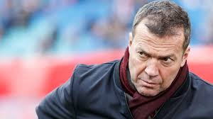 „lothar matthäus stand als fußballer für enorme qualitäten, einen unfassbaren willen und große leidenschaft. Bvb Lothar Matthaus Das Fehlt Borussia Dortmund Im Titelkampf Gegen Bayern Eurosport