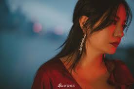 Vừa bị chê tăng cân, béo phì, Triệu Vy tung loạt ảnh mới khác một trời một  vực