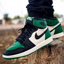 Black Pine Green White Jordan 1 On Foot Look At The Air Jordan 1 Retro High Og Pine Green Cop Or Drop Thesneakerbuzz Sneakers Nike Fashion Shoes Air Jordans Retro Shoes Sneakers Jordans