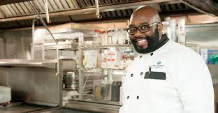 Chef Ray Nottie Draws On His Years At Hip B I Accounts And His Roots In The American South To Take Kosher Food Further At Touro Soul Food Kosher Kosher Recipes