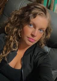 Lydia Layton's Instagram, Twitter & Facebook