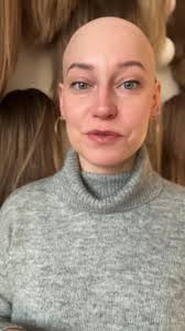 ✨PĚŠINKA✨ Mnohdy se mě ptáte jak si přehodit pěšinku na jinou stranu, než  je na paruce. Je to velice jednoduché. Takto 🤭👆 Video je pouze  ilustrativní. Samozřejmě s pěšinkou si lze vyhrát