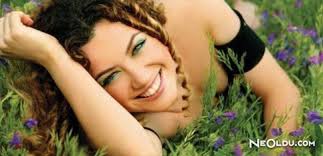 Pınar aydın adını ilk kez 2004 yılında 'akademi türkiye' . Pinar Aydin Kimdir