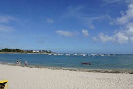 Cette Villa Vous Offre La Plage Au Bout Du Jardin Avec Juste Un Chemin Cotier A Traverser Nous Avons Au Rez De Chaussee Une Ent Villa Bord De Mer Immobilier