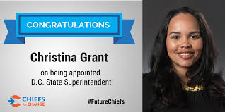 Lennon parham on improvisaatiokomedia ja amerikkalaisnäyttelijä, joka on tunnettu yhteistyöstä nbc: Javier Guzman Bigpicjavier Twitter