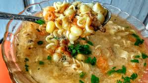 Masukkan kaldu dan potongan ayam ke dalam panci, masak di atas api sedang hingga mendidih dan ayam matang. Jagung Hadir Dalam Kelezatan Sajian Khas Lokal Merahputih