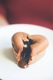 Recette Coeur Coulant Au Chocolat Tres Facile Recette De Saint Valentin Gateau Au Chocolat Moelleux Au Chocolat Recette Coulant Au Chocolat Recettes Sucrees