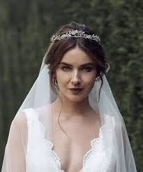 The long veil will look simply gorgeous with your long hair. 15 Classic Wedding Hairstyles That Work Well With Veils Emmalovesweddings