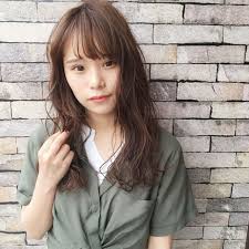 ウェットヘア ウェーブ ナチュラル 冬 ヘアスタイルや髪型の写真 画像 ウェット ヘア ロングブラウンヘア 流し前髪