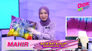 Tidak hanya fokus pada makanan dan minuman tetapi juga fashion seperti pembuatan batik jumputan. Mahir 2021 Menengah Atas Pendidikan Seni Visual Batik Ikat Dan Celup Youtube