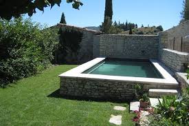 Decouvrez 20 Idees De Mini Piscines Pour Vous Inspirer Mini Piscine Piscine Beton Piscine Semi Enterree