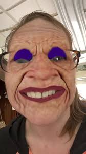 Divertido video de abuela con filtro en TikTok