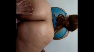 morena de culo grande esta preparada para ser follada por su hermanastro. -  XNXX.COM