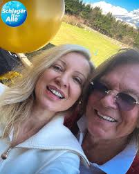 Ab sofort ist das offizielle Hansi Hinterseer Magazin erhältlich. 😍 Jetzt  an eurem Zeitschriftenregal und Kiosk! 🎉👍 Hansi Hinterseer Offizielle  Seite