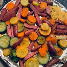 Garlic roasted roasted potatoes with buttery yukon gold potatoes baked with olive oil, garlic butter, and sprinkled with fresh parsley. Fingerling Potatoes And Frozen Normandy Mix With Olive Oil And Paprika And Pepper And Garlic Salt Baked At 425 For An Hour Eat Vegetarian