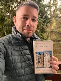 Michael Bussi Fekete vízililiomok🌸 Nem tudok szabadulni attól a  gondolattól,hogy egyes embereknek,hogy működik az agya,hogy ilyen  történetet tudnak kitalálni és azt így megírni?🧠 Ez a könyv brutál  jó,végre igazi meglepetéssel a végén.