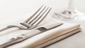 E molti sono i doveri dell'invitato. Il Galateo A Tavola Le Regole Di Bon Ton Da Rispettare Al Ristorante Pg Magazine